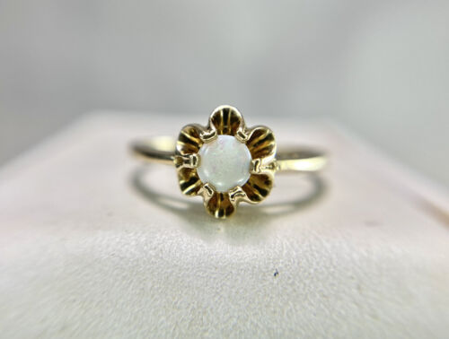 Vintage 10k Yellow Gold Signed Natural Round White Opal Buttercup Solitaire Ring