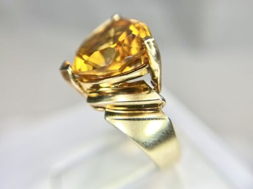 Vintage 10k Yellow Gold Trillion Shape Orange Citrine Solitaire Cocktail Ring