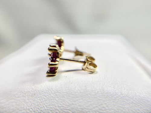 Vintage 10k Yellow Gold Natural Round Red Ruby Small Flower Stud Earrings