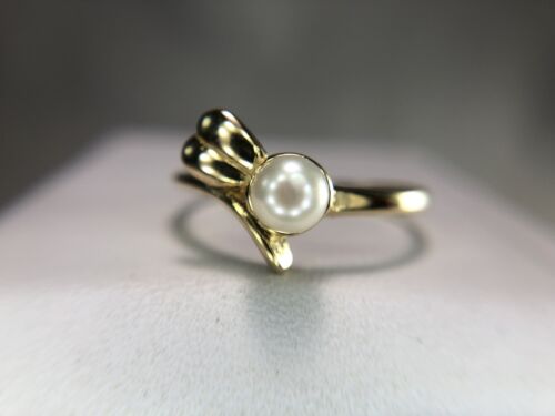 Vintage 10k Yellow Gold Round Cultured White Pearl Small By-Pass Ring