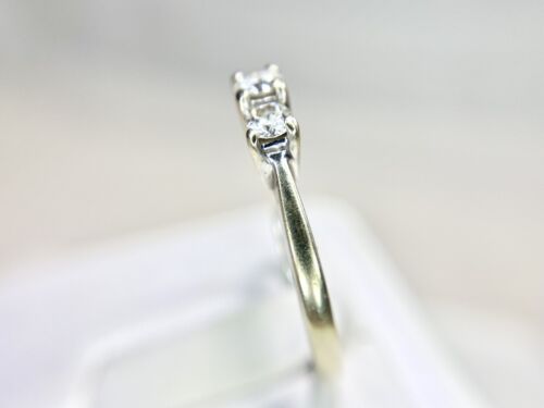 18k White Gold Natural Round Brilliant Diamond Three Stone Engagement Ring