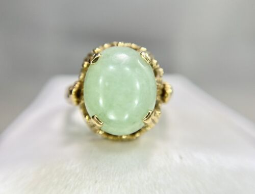 Vintage 14k Yellow Gold Oval Shape Green Jade Filigree Solitaire Cocktail Ring