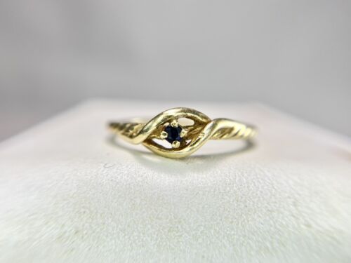 Vintage 14k Yellow Gold Natural Round Blue Sapphire Small Thin Solitaire Ring