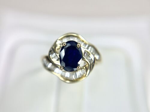 Vintage 14k Yellow Gold Natural Oval Blue Sapphire Baguette Diamond Ring