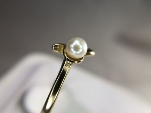 Vintage 10k Yellow Gold Round Cultured White Pearl Small By-Pass Ring