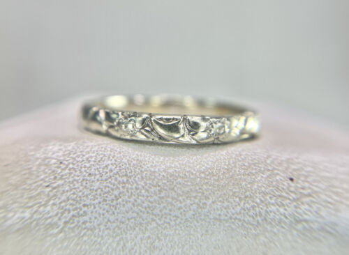 Vintage Art Deco 18k White Gold Flower Design Textured Wedding Band Stack Ring