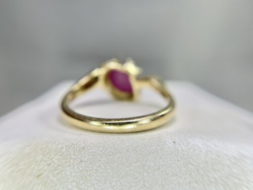 Vintage 14k Yellow Gold Natural Pear Shape Red Star Ruby Round Diamond Ring