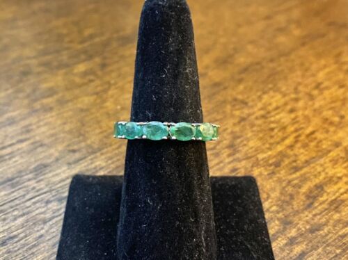 Vintage 14k White Gold Natural Oval Shape Green Emerald Eternity Band Ring