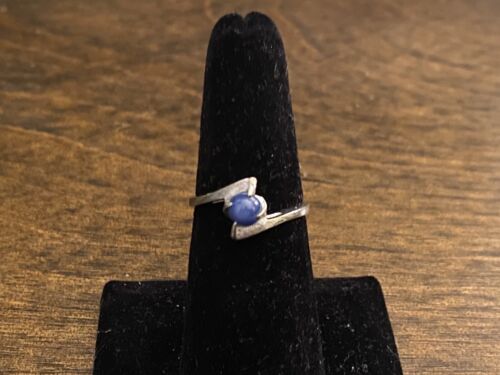 Vintage 10k White Gold Round Blue Star Sapphire Small Bypass Solitaire Ring