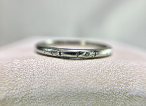 Vintage Art Deco 18k White Gold Hand Engraved Wedding Band Ring