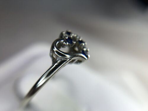 Estate 10k White Gold Round Blue Sapphire Hear Shape Design Ring