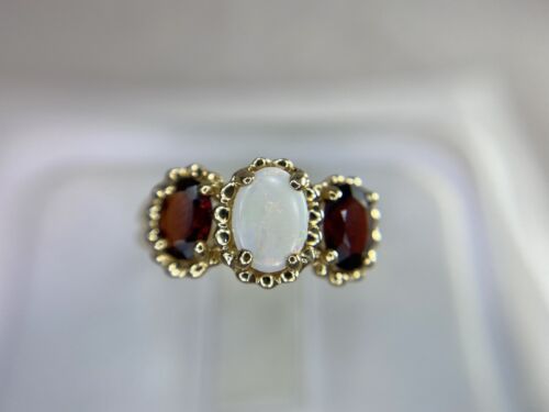 Vintage 10k Yellow Gold Oval White Opal Rhodolite Red Garnet Three Stone Ring