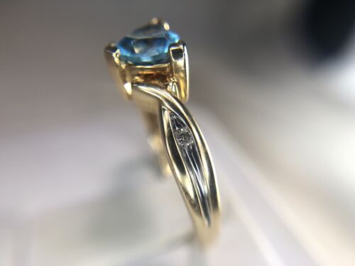 Vintage 10k Yellow Gold Trillion Shape Blue Topaz Round Diamond Ring