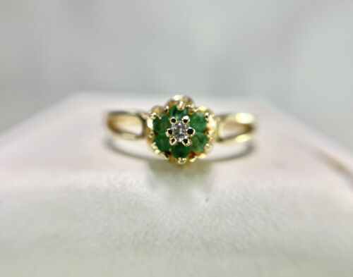 Vintage 14k Yellow Gold Natural Round Diamond Green Emerald Small Cocktail Ring