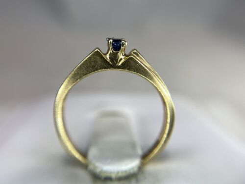 Vintage 10k Yellow Gold Natural Round Blue Sapphire Small Solitaire Ring