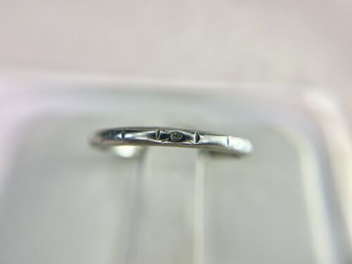 Vintage Art Deco 18k White Gold Hand Engraved Wedding Band Ring