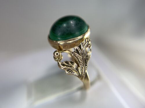 Vintage Russian 14k Yellow Gold Oval Shape Green Malachite Leaf Cocktail Ring