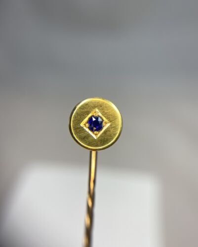 Vintage Art Deco 18k Yellow Gold Natural Small Round Blue Sapphire Stick Pin