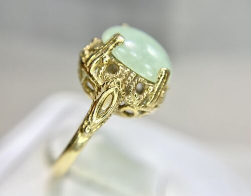 Vintage 14k Yellow Gold Oval Shape Green Jade Filigree Solitaire Cocktail Ring