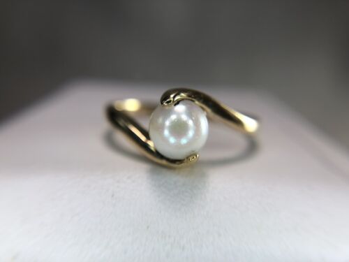 Vintage 10k Yellow Gold Round Cultured White Pearl Small By-Pass Ring