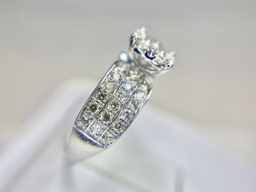 18k White Gold Natural Round Brilliant Diamond Cluster Engagement Ring