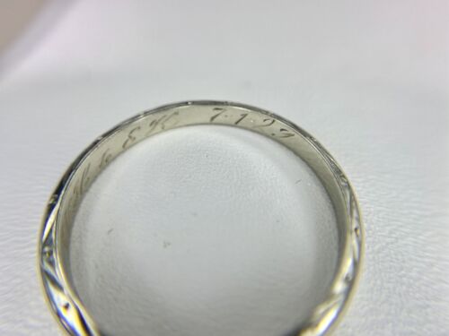 Vintage Art Deco Signed 18k White Gold Engraved Round Wedding Band Ring