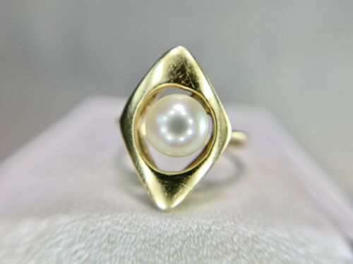 Vintage Designer 14k Yellow Gold Round White Cultured Pearl Solitaire Ring