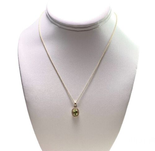 Vintage 14k Yellow Gold Natural Oval Shape Green Peridot Round Diamond Necklace