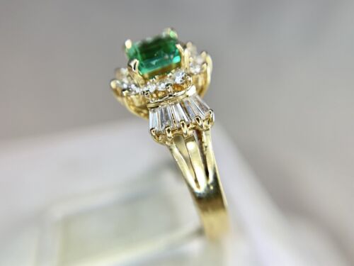 Vintage 14k Yellow Gold Natural Green Emerald Baguette Cut Round Diamond Ring