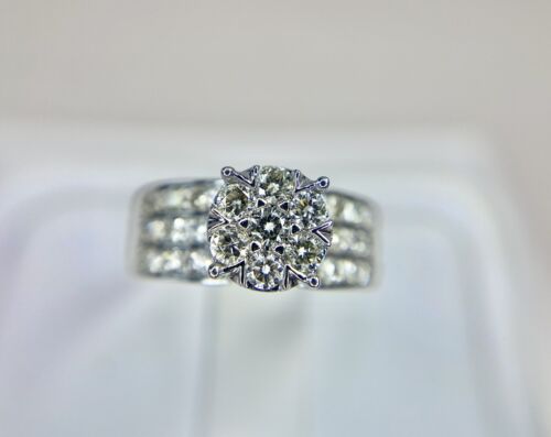 18k White Gold Natural Round Brilliant Diamond Cluster Engagement Ring