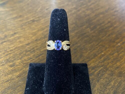 Vintage 14k Yellow Gold Natural Oval Shape Tanzanite Round Diamond Ring