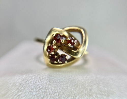 Vintage 10k Yellow Gold Round Rhodolite Garnet Abstract Triangle Cocktail Ring