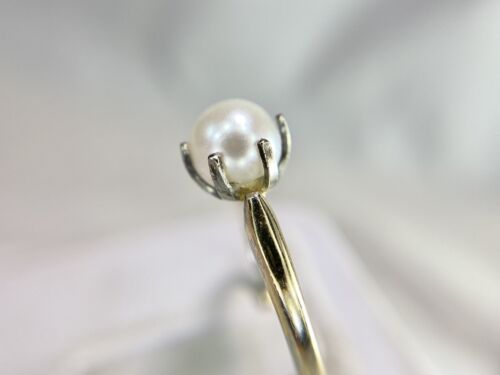 Vintage Retro 14k White Gold Round White Cultured Pearl Classic Solitaire Ring