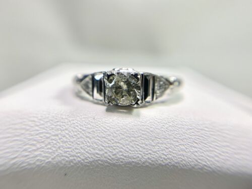 Vintage Art Deco 18k White Gold Natural Round Diamond Engraved Engagement Ring