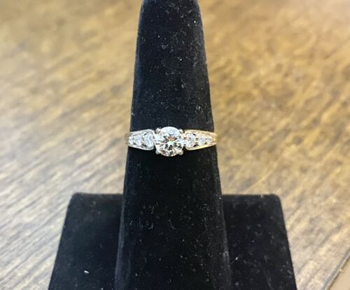 18k White Gold Natural Round Diamond GIA Certified Engagement Ring