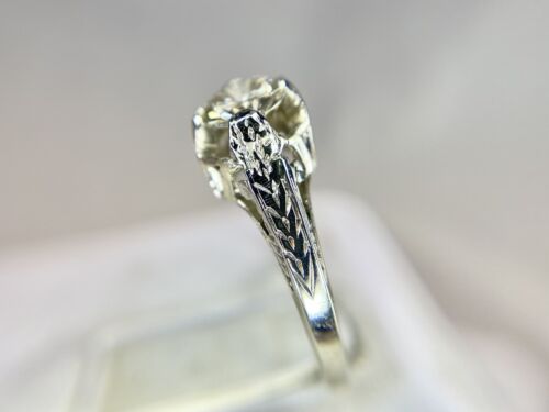 Vintage Art Deco 18k White Gold Natural Round Diamond Solitaire Engagement Ring