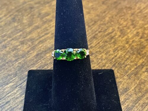 Vintage 10k Yellow Gold Round Dark Green Emerald Round Diamond Ring