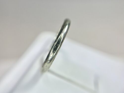 Vintage Art Deco Signed 18k White Gold Engraved Round Wedding Band Ring