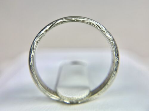 Vintage Art Deco Signed 18k White Gold Engraved Round Wedding Band Ring