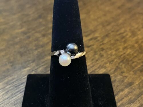 Vintage 14k White Gold Black Tahitian Pearl Round Pearl Diamond Bypass Ring