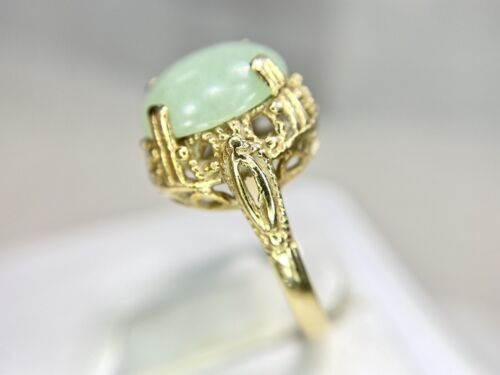 Vintage 14k Yellow Gold Oval Shape Green Jade Filigree Solitaire Cocktail Ring