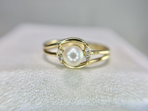 Vintage Style 10k Yellow Gold White Cultured Pearl Small Diamond Ring Size 3.75