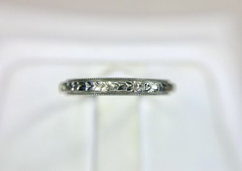 Vintage Art Deco Signed 18k White Gold Engraved Round Wedding Band Ring