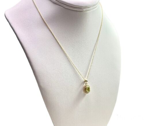 Vintage 14k Yellow Gold Natural Oval Shape Green Peridot Round Diamond Necklace