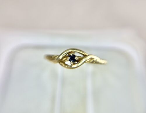 Vintage 14k Yellow Gold Natural Round Blue Sapphire Small Thin Solitaire Ring