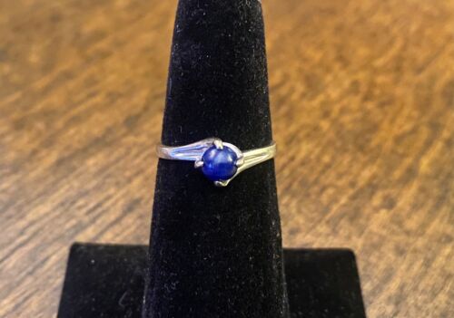 Vintage 10k White Gold Round Blue Star Sapphire Small Bypass Solitaire Ring