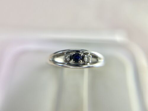 Vintage 10k White Gold Natural Round Blue Sapphire Diamond Three Stone Ring