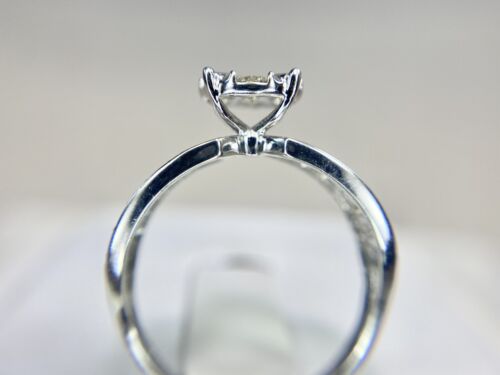 18k White Gold Natural Round Brilliant Diamond Cluster Engagement Ring