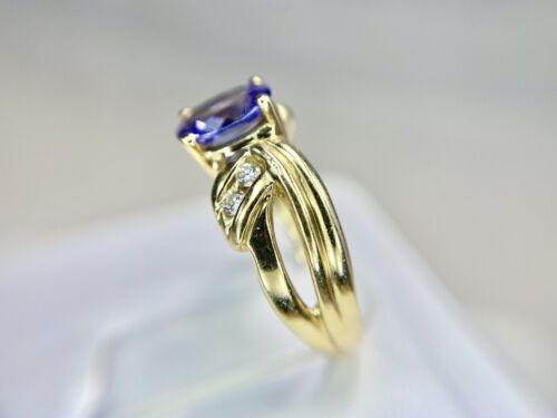 Vintage 14k Yellow Gold Natural Oval Shape Tanzanite Round Diamond Ring