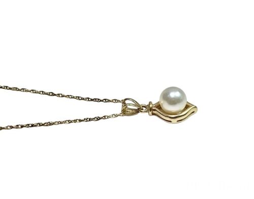 Vintage 14k Yellow Gold Round White Cultured Pearl Solitaire Pendant Necklace